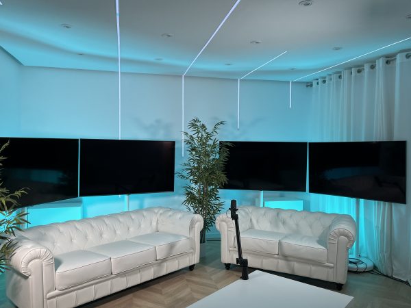 Sala con con TV de alta calidad